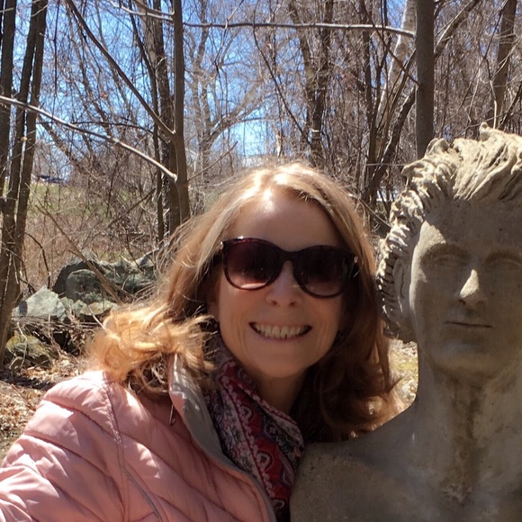 Meet your Posher Ambassador, Deb - Picture 2 of 3